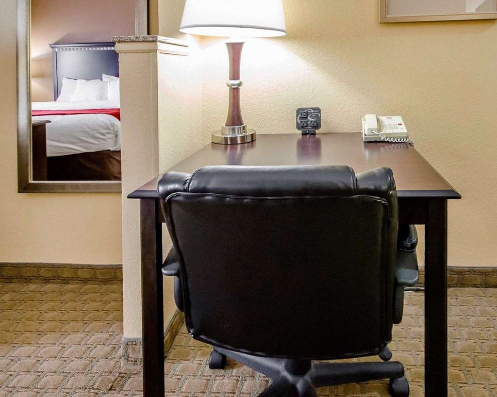 comfort suites louisville east