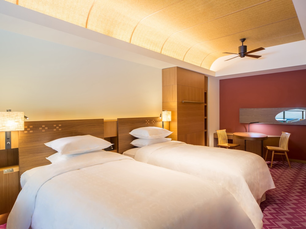 Sheraton Okinawa Sunmarina Resort,Kunigami>>Central Okinawa,5 star