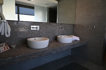 angela downtown hotel