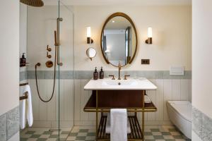 Small Luxury Hotel Ambassador A L'opera,Opfikon>>Arth,4 star