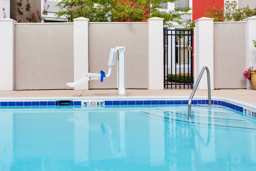 holiday inn express washington dc east andrews afb by ihg