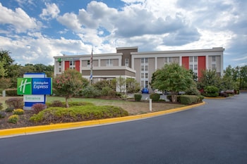Holiday Inn Express Washington Dc East- Andrews Afb By Ihg,Near A Metro Station,3 star