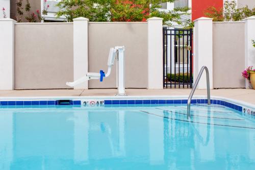 holiday inn express washington dc east andrews afb by ihg