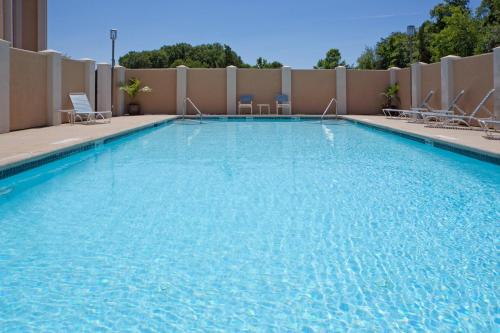 holiday inn express washington dc east andrews afb by ihg
