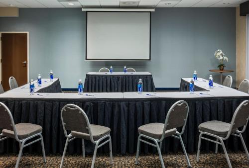 holiday inn express hotel and suites laurel by ihg