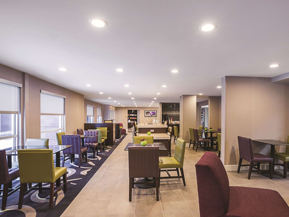 la quinta inn and suites by wyndham detroit utica