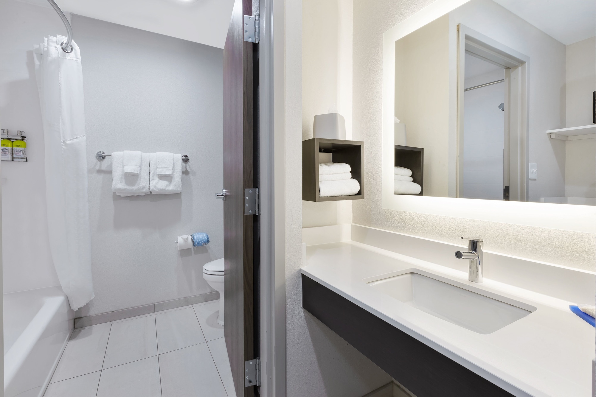 holiday inn express detroit warren by ihg