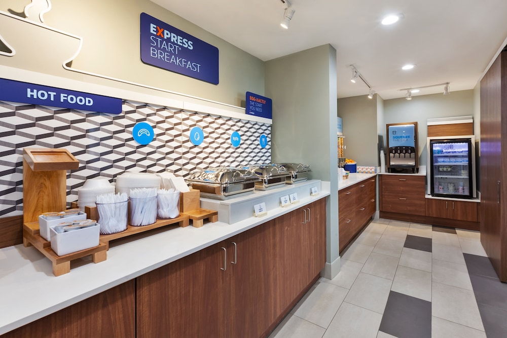 holiday inn express detroit warren by ihg