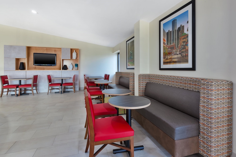 holiday inn express detroit warren by ihg