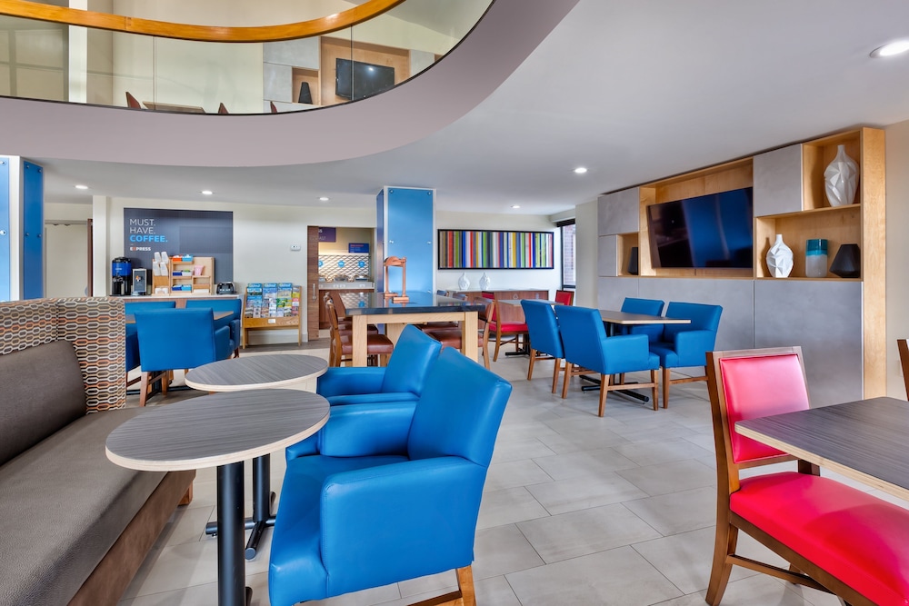 holiday inn express detroit warren by ihg