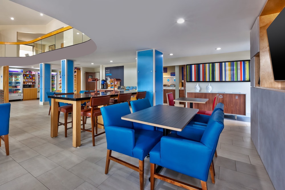 holiday inn express detroit warren by ihg