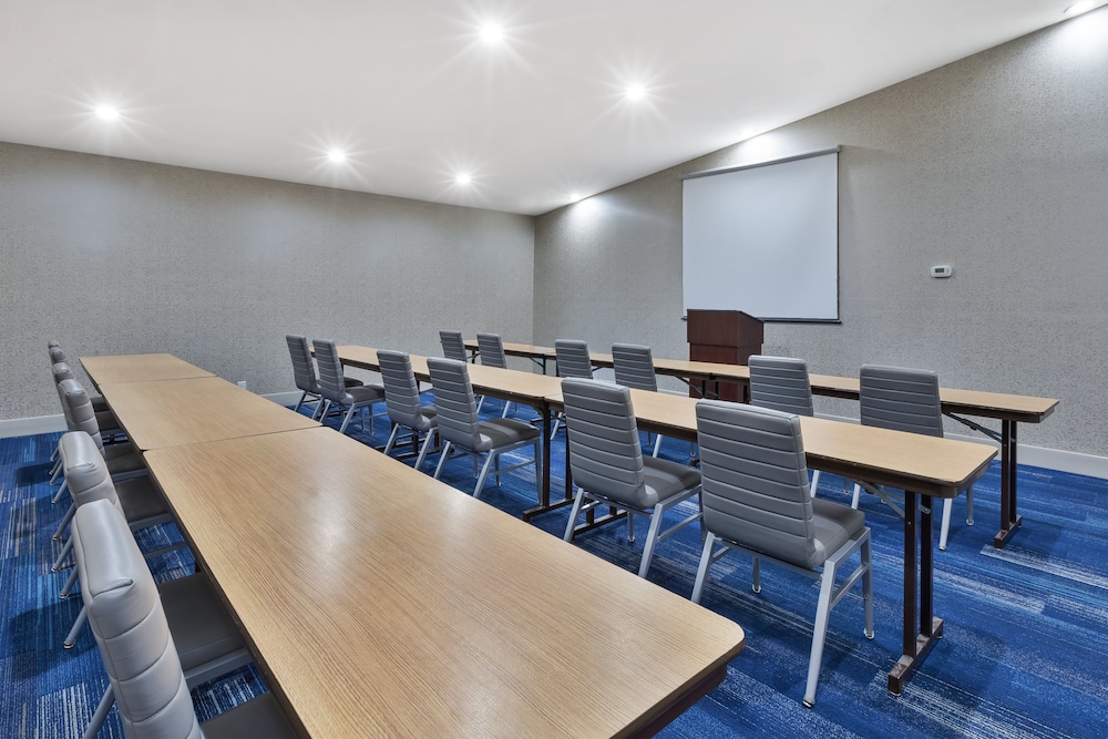 holiday inn express detroit warren by ihg