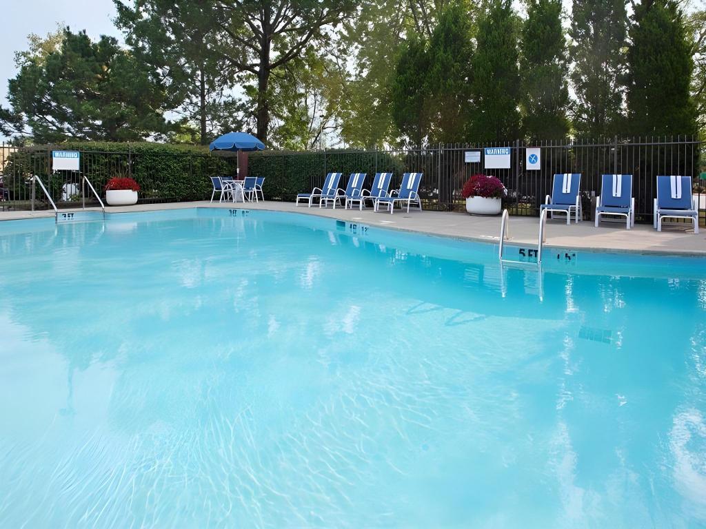 holiday inn express detroit warren by ihg
