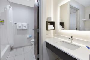 holiday inn express detroit warren by ihg