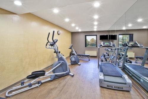 holiday inn express detroit warren by ihg