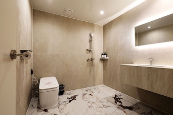 hotel queen incheon airport