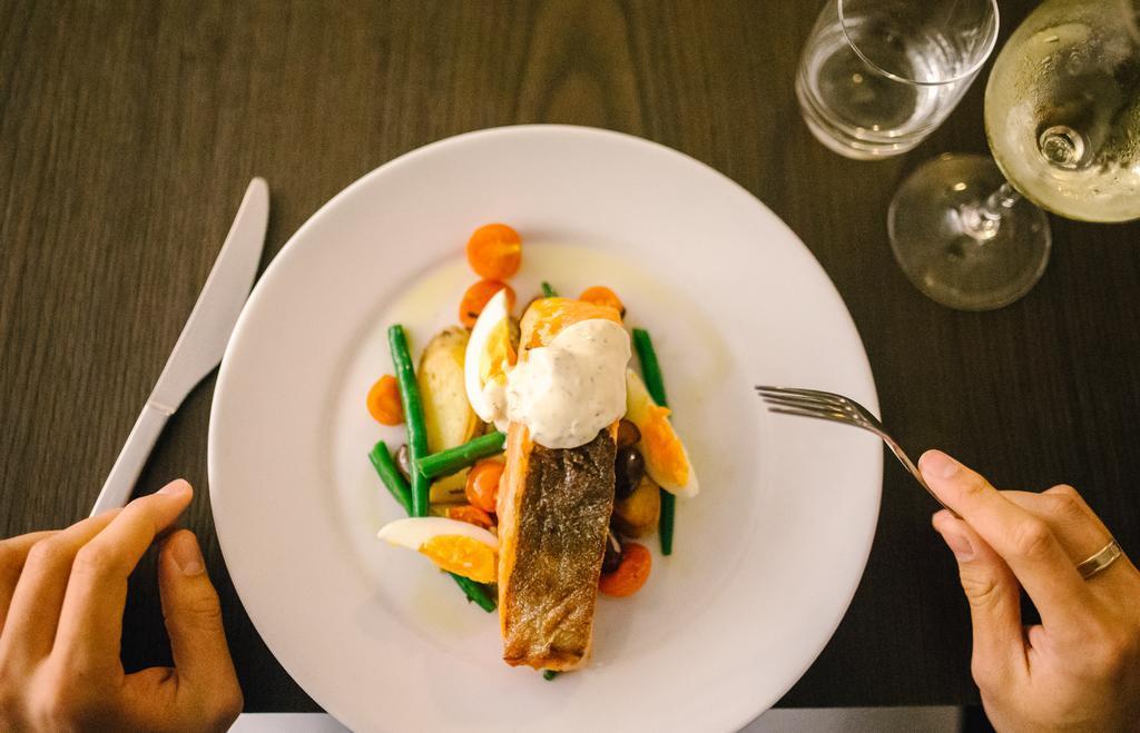 the edge apartment hotel