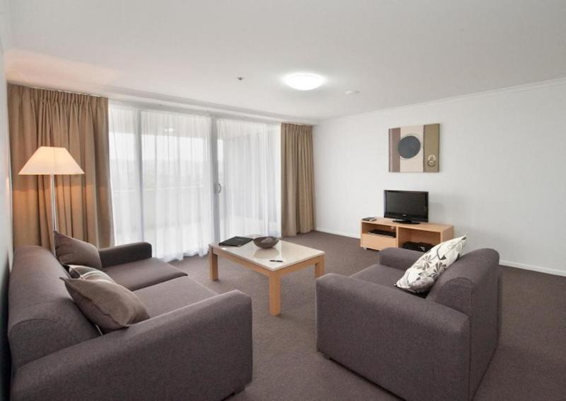 the edge apartment hotel