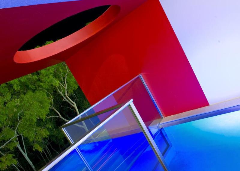 the edge apartment hotel