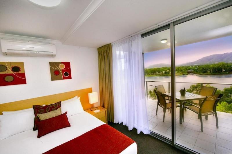 the edge apartment hotel