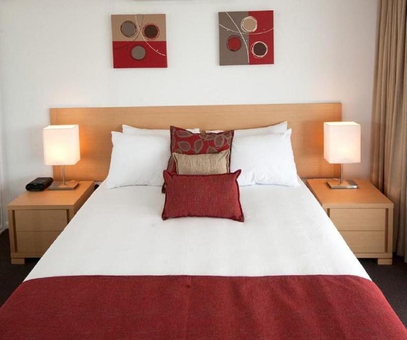 the edge apartment hotel