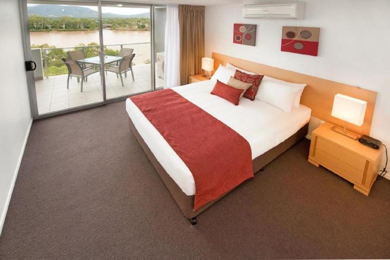 the edge apartment hotel