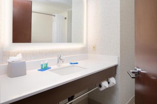 holiday inn express louisville northeast by ihg