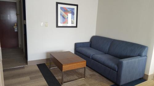 holiday inn express louisville northeast by ihg