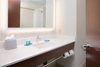 Holiday Inn Express Louisville Northeast By Ihg,Worthington>>Louisville,3 star