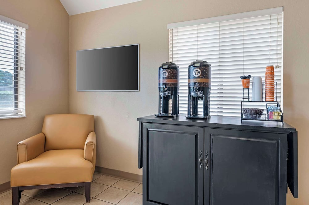 suburban studios louisville east