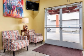 econo lodge louisville airport