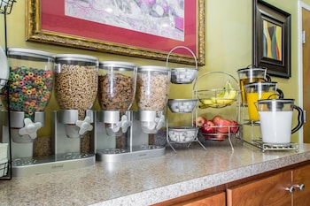 econo lodge louisville airport