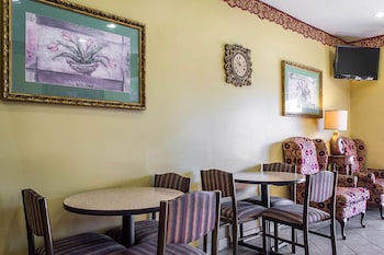 econo lodge louisville airport