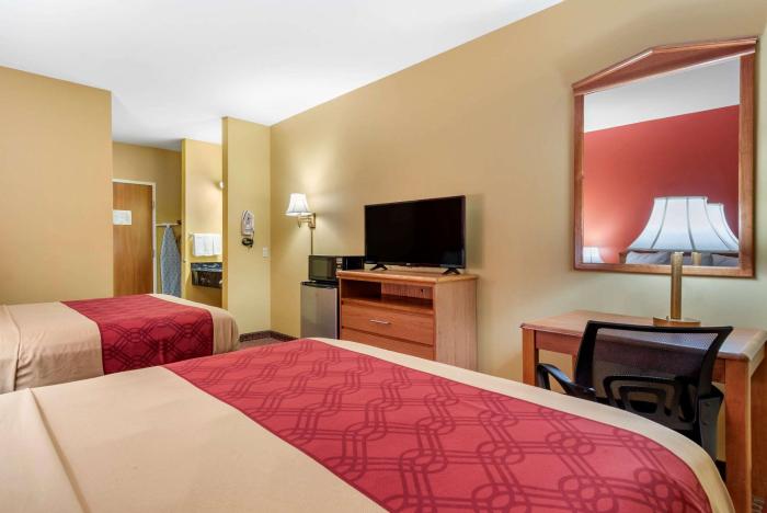 econo lodge louisville airport