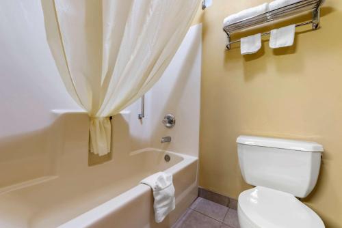 econo lodge louisville airport