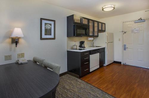 candlewood suites louisville airport by ihg