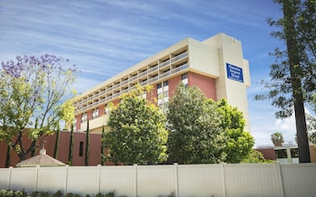 ontario airport hotel and conference center