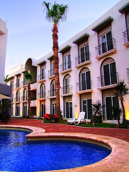 seven crown express and suites by kavia