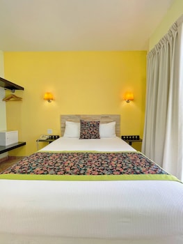 seven crown express and suites by kavia