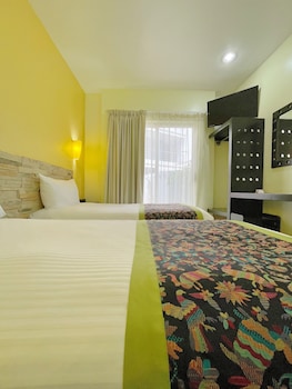 seven crown express and suites by kavia