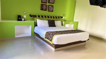 seven crown express and suites by kavia