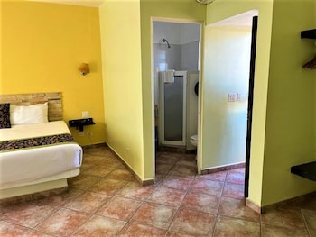 seven crown express and suites by kavia