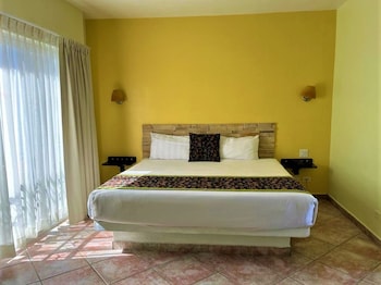 seven crown express and suites by kavia