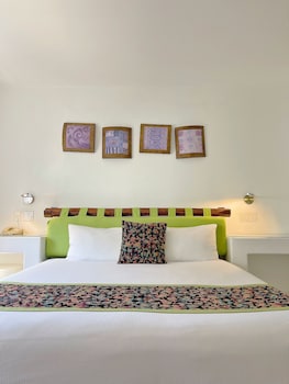 seven crown express and suites by kavia