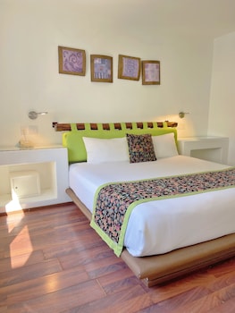 seven crown express and suites by kavia