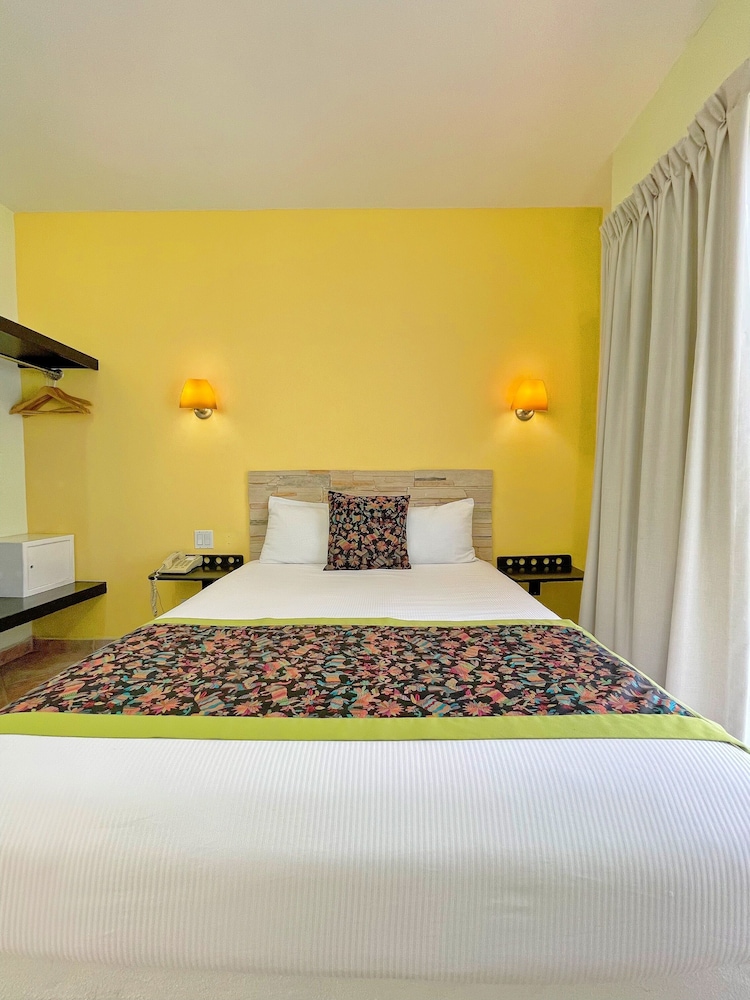 seven crown express and suites by kavia