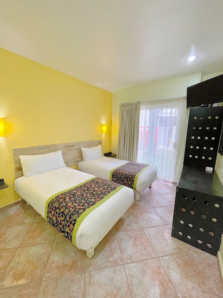 seven crown express and suites by kavia