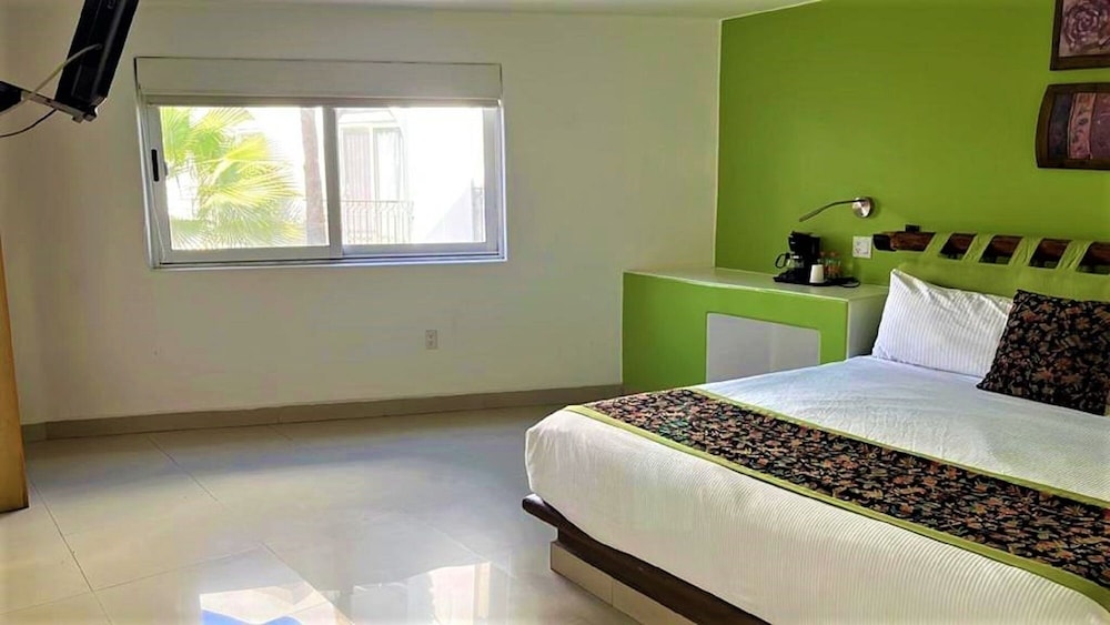 seven crown express and suites by kavia