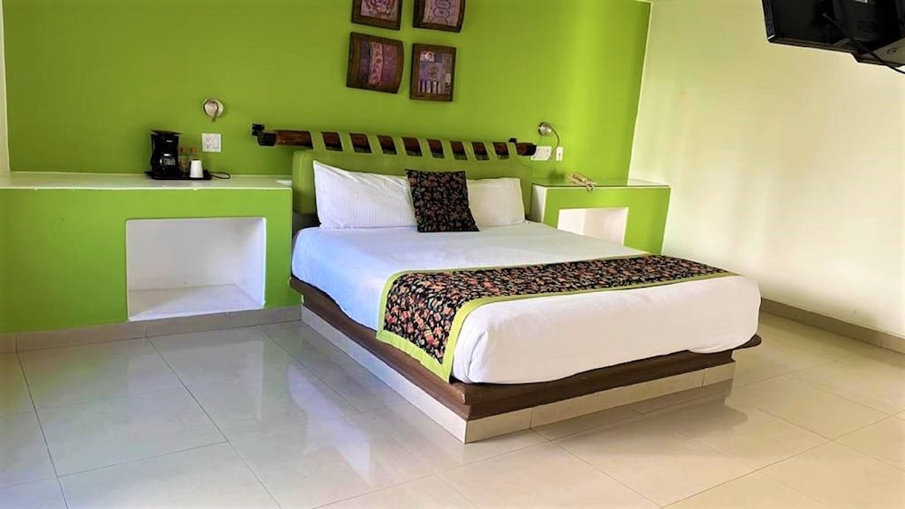 seven crown express and suites by kavia