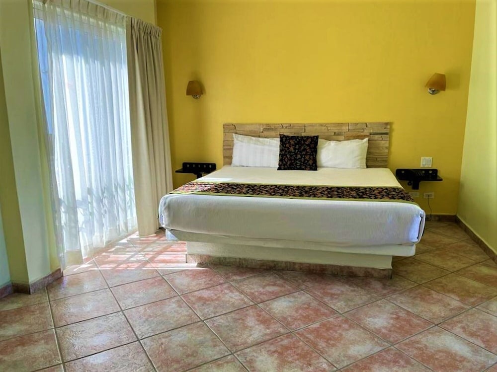 seven crown express and suites by kavia